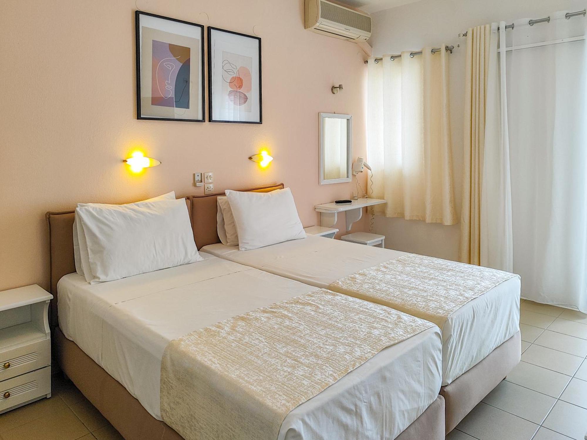 Al Mar Hotel สเกียธอสทาวน์ ภายนอก รูปภาพ